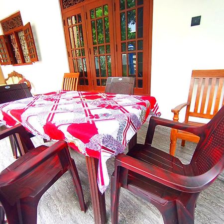 Amal Guest House Mirissa Exterior foto